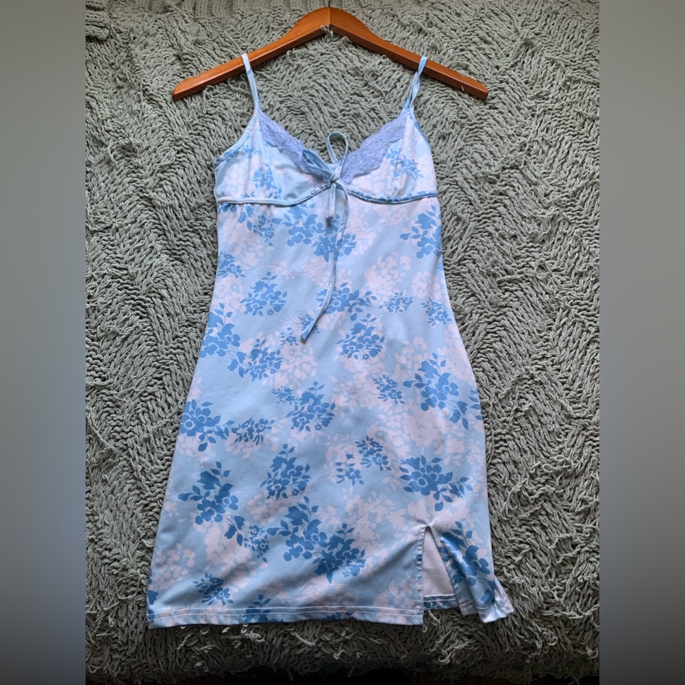 Blue and white flower print satin body con dress, size s